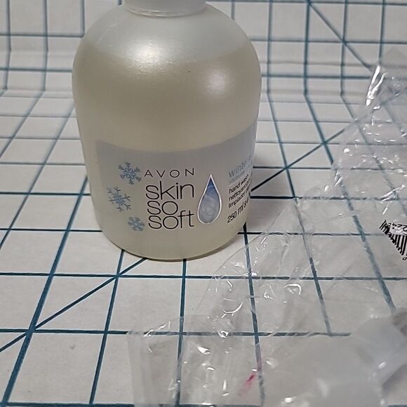 Avon Skin So Soft Winter Soft Hand Wash NIP NOS + Pump 8.4 FL Oz - Picture 2 of 7